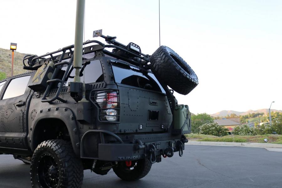 Детали экстерьера Toyota Tundra CrewMax 4x4 Zombie Apocalypse 2013 года  (фото 133 из 461)